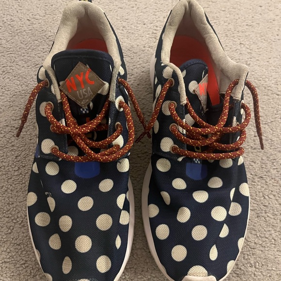 Polkadot Nike Roshes - Picture 4 of 4